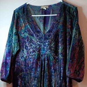 Live and Let Live 1XL 1/2 Sleeve V Neck Top. Baby Doll Style. Multi Color. Nice